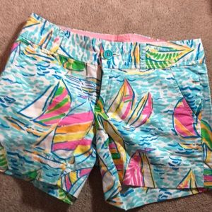 Worn once classic Lilly sailboat patterned shorts!